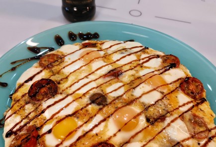 Фото шага рецепта Яичница с моцареллой и бальзамическим соусом 151279 шаг 19  