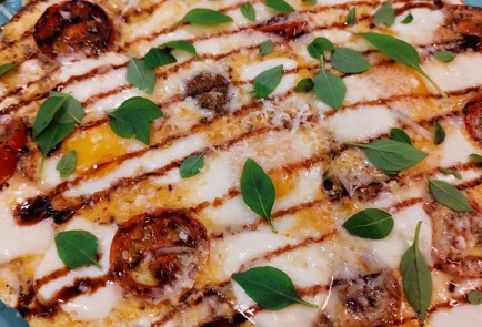 Фото шага рецепта Яичница с моцареллой и бальзамическим соусом 151279 шаг 21  