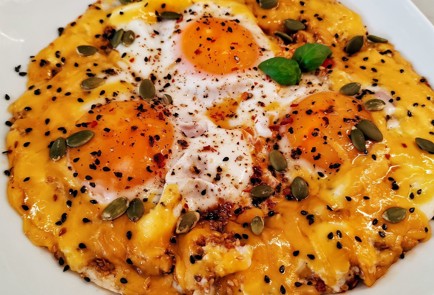 Фото шага рецепта Яичница с обжаренным кунжутом 174731 шаг 10  