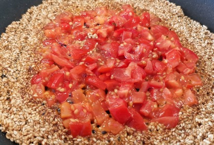 Фото шага рецепта Яичница с обжаренным кунжутом 174731 шаг 6  