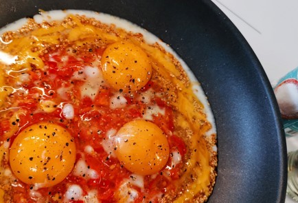 Фото шага рецепта Яичница с обжаренным кунжутом 174731 шаг 8  