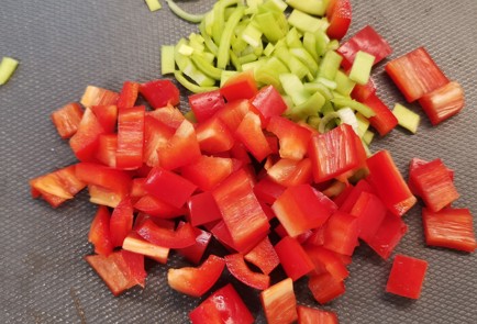 Фото шага рецепта Яичница с перцем рамиро 153114 шаг 1  