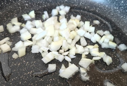 Фото шага рецепта Яичница с помидорами и стручковой фасолью 190486 шаг 2  