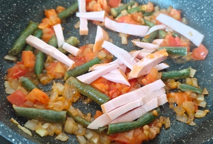 Фото шага рецепта Яичница с помидорами и стручковой фасолью 190486 шаг 7  