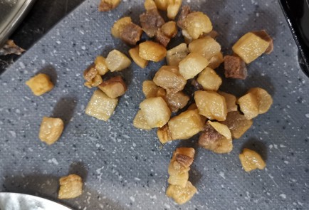 Фото шага рецепта Яичница с салом и овощами 173685 шаг 6  