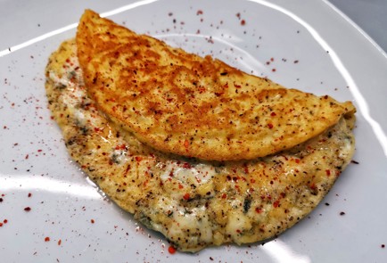 Фото шага рецепта Яичница с сыром дорблю 187110 шаг 11  