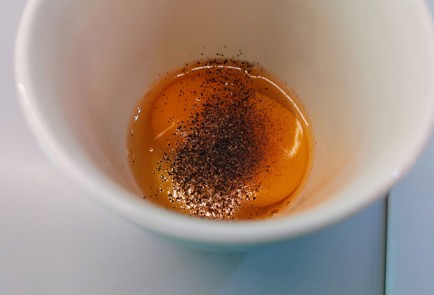 Фото шага рецепта Яичница с сыром дорблю 187110 шаг 3  