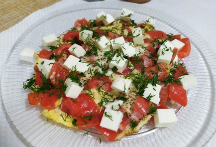 Фото шага рецепта Яичница с сыром фета 190324 шаг 10  