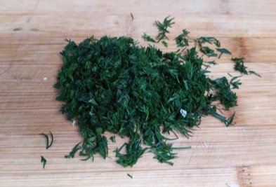 Фото шага рецепта Яичница с сыром фета 190324 шаг 2  