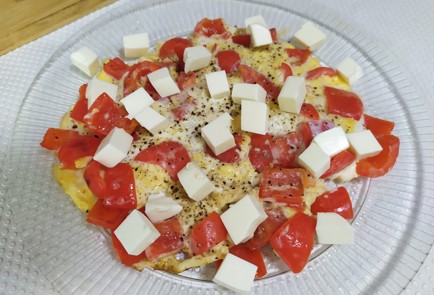 Фото шага рецепта Яичница с сыром фета 190324 шаг 8  