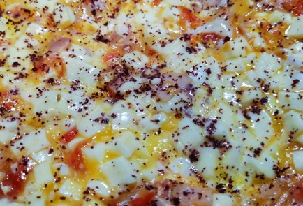 Фото шага рецепта Яичница с сыром сулугуни 173580 шаг 7