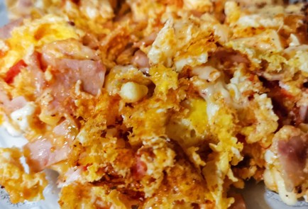 Фото шага рецепта Яичница с сыром сулугуни 173580 шаг 9