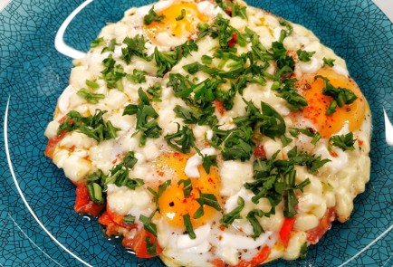 Фото шага рецепта Яичница с сыром сулугуни 173965 шаг 10  