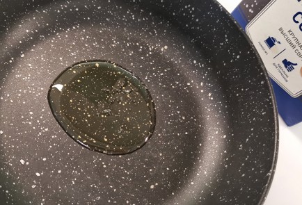 Фото шага рецепта Яичница с сыром сулугуни 173965 шаг 3  