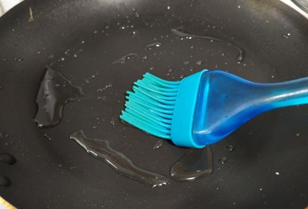 Фото шага рецепта Яичница с кабачками и помидором 189632 шаг 3  