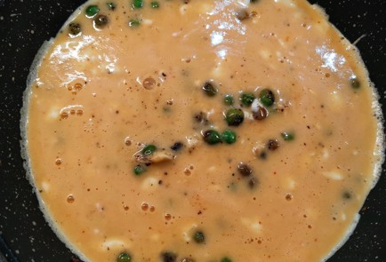 Фото шага рецепта Яичница с творожным сыром и горошком 152759 шаг 8  