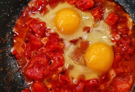 Фото шага рецепта Яичнотоматная каша 152597 шаг 5  