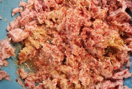 Фото шага рецепта Яичный салат с тунцом и авокадо 152751 шаг 1  