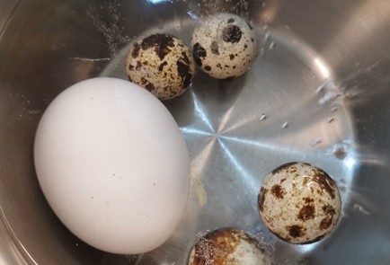 Фото шага рецепта Яичный салат с тунцом и авокадо 152751 шаг 2  