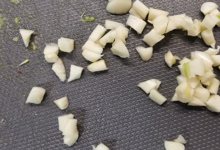 Фото шага рецепта Яичный салат с тунцом и авокадо 152751 шаг 4  