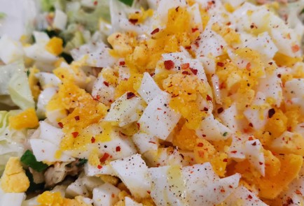 Фото шага рецепта Яичный салат с тунцом и зеленью 152322 шаг 6  