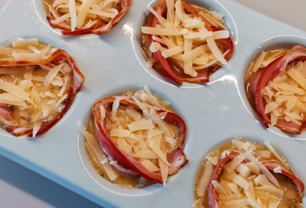 Фото шага рецепта Яичные маффины с беконом 174442 шаг 7  