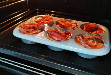 Фото шага рецепта Яичные маффины с беконом 174442 шаг 9  