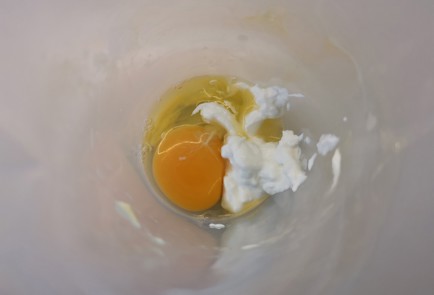 Фото шага рецепта Яичный блин с начинкой для кетодиеты 191394 шаг 2  