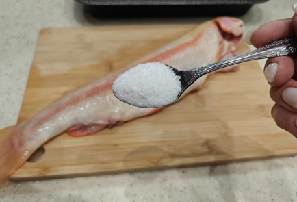 Фото шага рецепта Янтарная форель с бебикартофелем в прованских травах 176152 шаг 2  