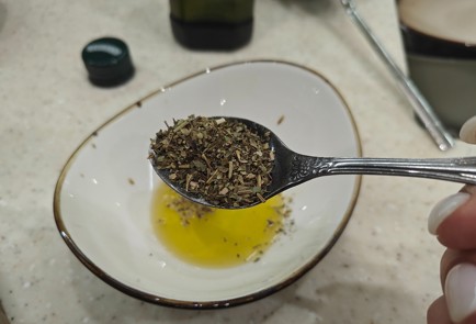 Фото шага рецепта Янтарная форель с бебикартофелем в прованских травах 176152 шаг 4  