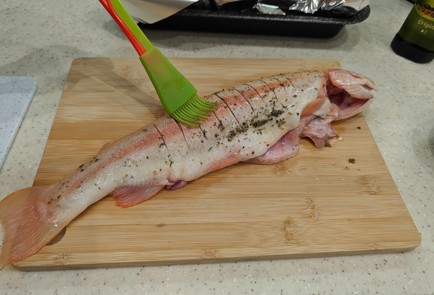 Фото шага рецепта Янтарная форель с бебикартофелем в прованских травах 176152 шаг 6  