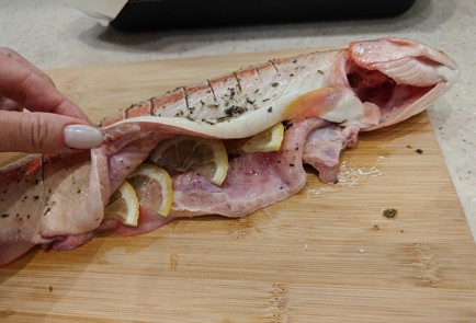 Фото шага рецепта Янтарная форель с бебикартофелем в прованских травах 176152 шаг 7  