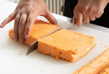 Фото шага рецепта Японский клубничный торт 151017 шаг 11  