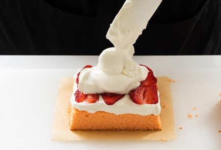 Фото шага рецепта Японский клубничный торт 151017 шаг 14  