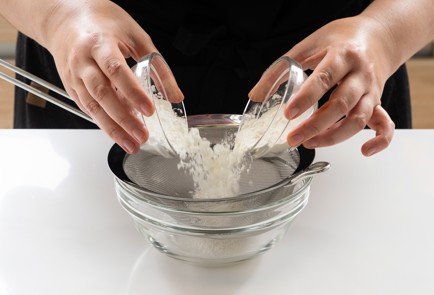 Фото шага рецепта Японский клубничный торт 151017 шаг 4  