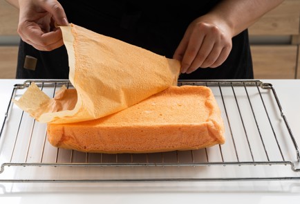 Фото шага рецепта Японский клубничный торт 151017 шаг 8  