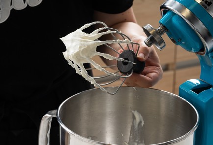 Фото шага рецепта Японский клубничный торт 151017 шаг 9  