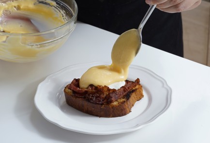 Фото шага рецепта Яйца бенедикт 152663 шаг 10  