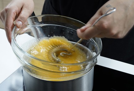 Фото шага рецепта Яйца бенедикт 152663 шаг 6  