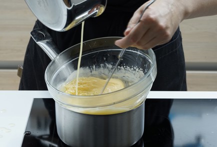 Фото шага рецепта Яйца бенедикт 152663 шаг 7  