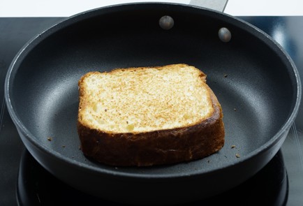 Фото шага рецепта Яйца бенедикт 152663 шаг 9  