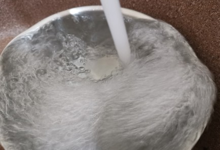 Фото шага рецепта Яйца фаршированные икрой и зеленью 186388 шаг 2