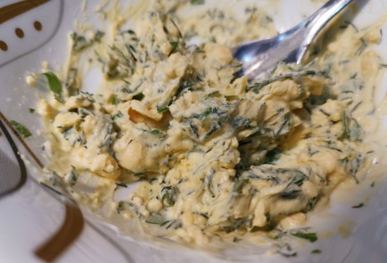 Фото шага рецепта Яйца фаршированные икрой и зеленью 186388 шаг 9