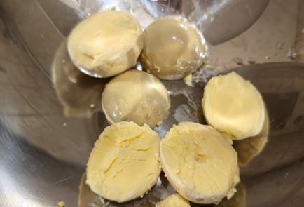 Фото шага рецепта Яйца фаршированные консервированной печенью минтая 190490 шаг 4  