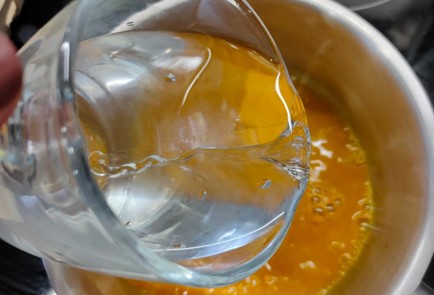 Фото шага рецепта Яйца крашенные куркумой 176228 шаг 6  