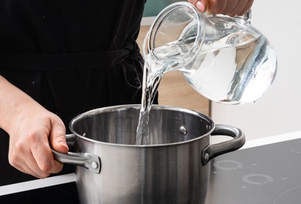 Фото шага рецепта Яйца крашенные в куркуме 173458 шаг 2  