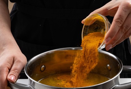 Фото шага рецепта Яйца крашенные в куркуме 173458 шаг 3  