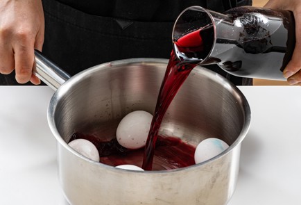 Фото шага рецепта Яйца на Пасху в вине 188942 шаг 3  