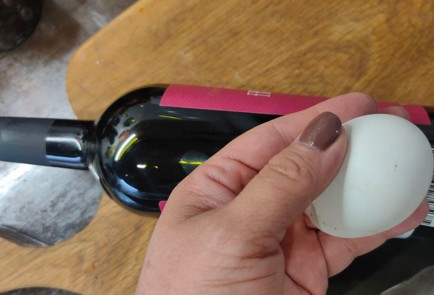 Фото шага рецепта Яйца окрашенные в красном вине 176229 шаг 2  