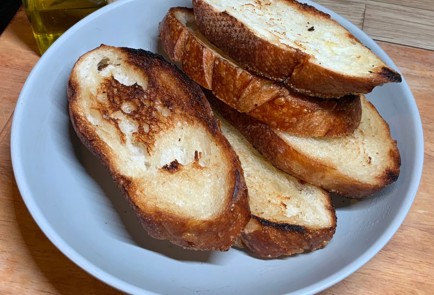 Фото шага рецепта Яйца пашот с соусом из йогурта с зеленью 189813 шаг 7  